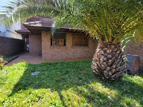 V BALLESTER CENTRO CHALET 4 AMB LOTE 7,5x50m, GARAGE,QUINCHO