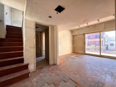 Dúplex con doble terraza, seg 24hr, a refaccionar!