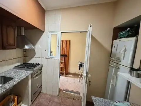 Casa 6 ambientes con 2 baños