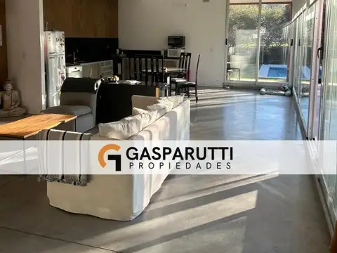 Casa 4 ambientes con 3 baños