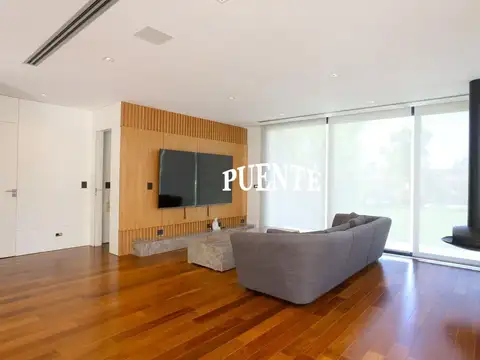 Casa en Venta con 10 cocheras