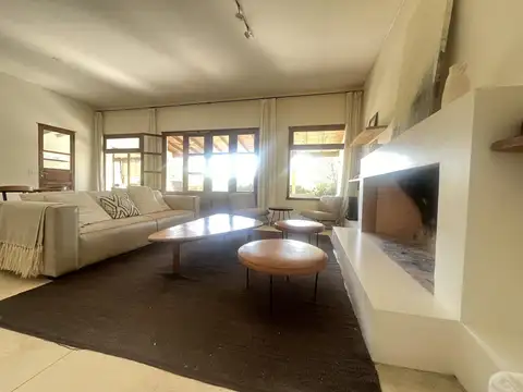 Casa en Alquiler Temporal con 2 cocheras
