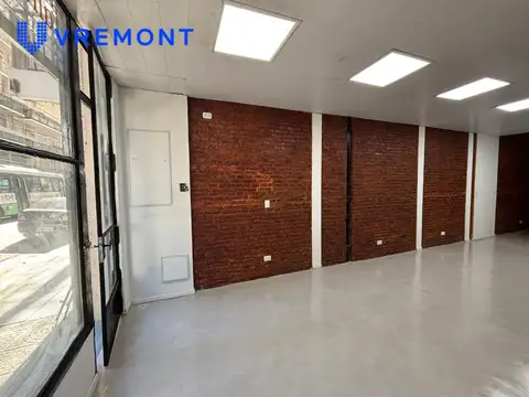 Alberti 300 / Balvanera/ Local Refaccionado / Alquiler