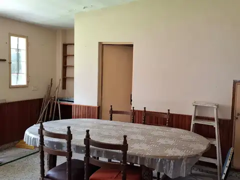 CASA 3 DORMITORIOS  CON JARDÍN - A RECICLAR