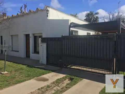 Casa en venta - 2 dormitorios 2 baños - 200mts2  - General Pueyrredon