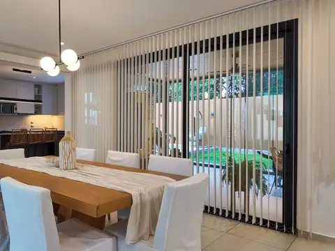 Casa 6 ambientes con 2 baños