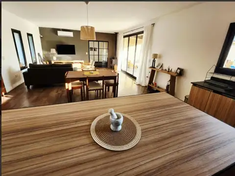 Casa en Venta con 4 cocheras