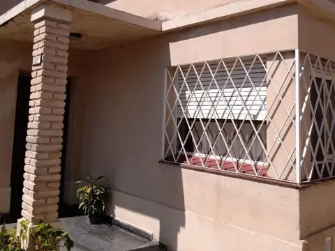 Casa centrica en buen estado!!!