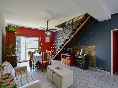 CASA VENTA LA PLATA 4 DORMITORIOS COCHERA JARDIN