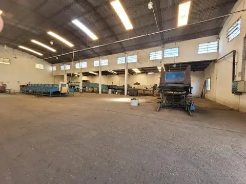 Amplio galpón zona Villa Zorraquín, Osvaldo Magnasco