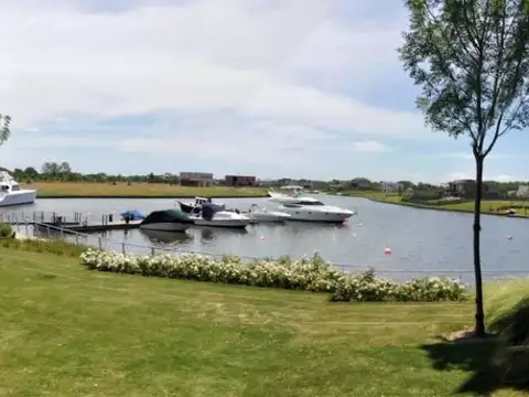 Terreno en Venta en Albanueva, USD 552.000