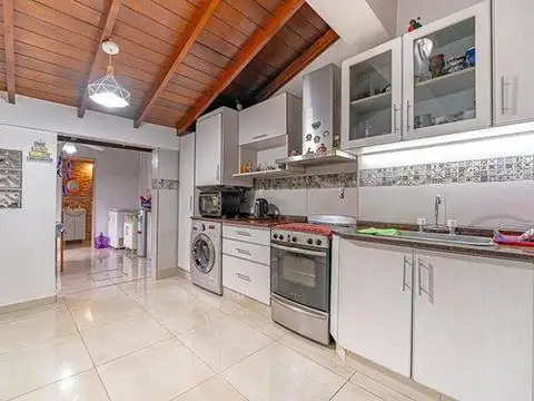 Casa en Venta con 2 cocheras