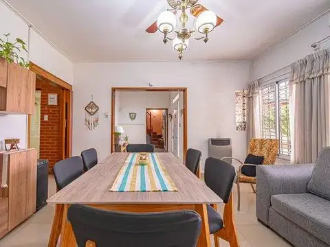 VENTA CASA 3/4 AMBIENTES EN ITUZAINGO CON PATIO , PARRILLA y 2 COCHERAS