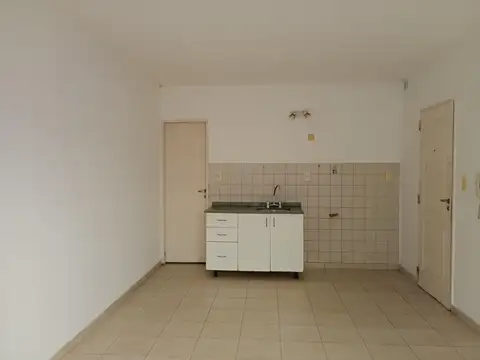 Monoambiente con patio PB | Morón centro | apto profesional