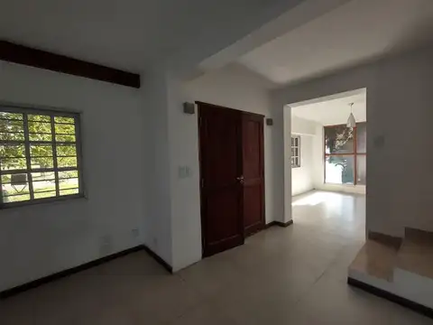 Casa 5 ambientes con 4 baños