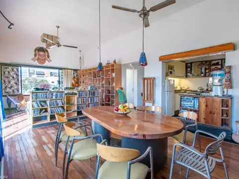 Casa en Venta con 2 cocheras