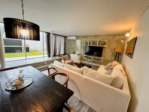 Venta Casa Interna 2 dormitorios Patio Parrillero verde Moderna Impecable - Pichincha Rosario