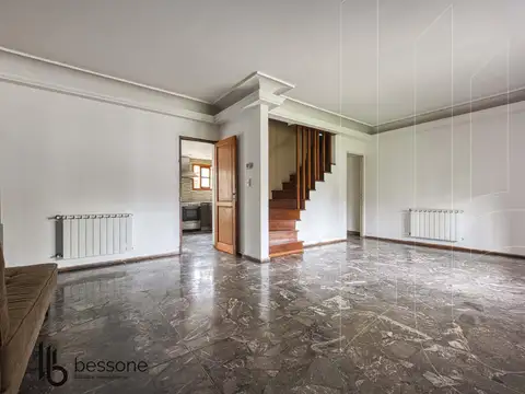 Casa 4 ambientes con 2 baños