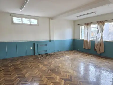 Balvanera, Once, venta oficina  piso alto luz 
