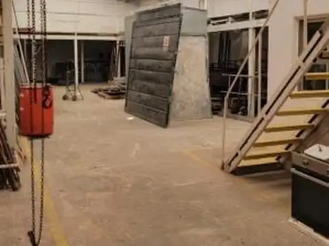 Galpón en alquiler de 400m2 ubicado en Villa Sarmiento