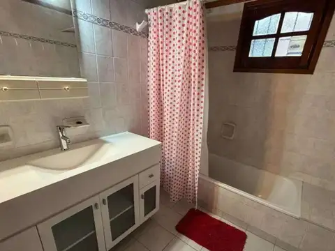 Oportunidad  Divinaaa completa! equipada. CASA PINAMAR CENTRO.