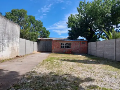 Galpón céntrico en alquiler en Roldán