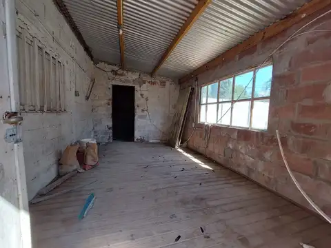 Galpón céntrico en alquiler en Roldán