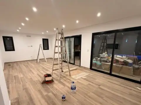 Casa 4 ambientes con 3 baños