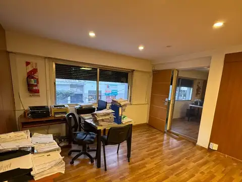 Oficina 6 ambientes con 2 baños