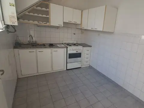 PH 2 PB AL FRENTE CON COCHERA, PATIO Y TERRAZA "SIN EXPENSAS"