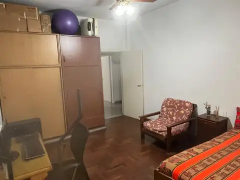 RETASADO    CASA MULTIFAMILIAR, COCHERA PARA VARIOS AUTOS Y AMPLIO JARDÍN