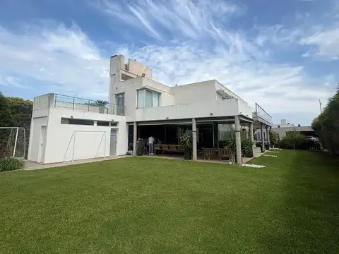 Av Fuerza Area  al 1400