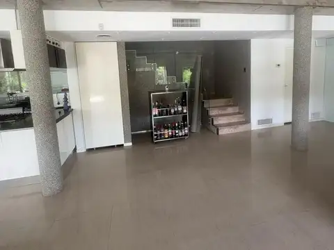 Casa en Alquiler de 4 dormitorios