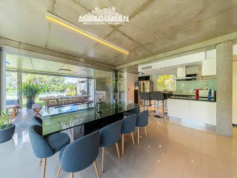 Casa 5 ambientes con 4 baños