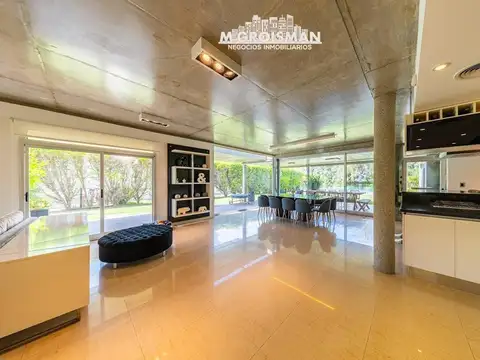 Casa en Alquiler en Funes, USD 4.500