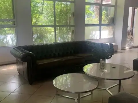 Casa en Venta con 4 cocheras