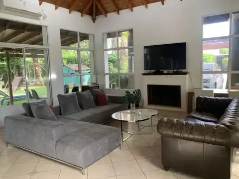 Casa 5 ambientes con 5 baños