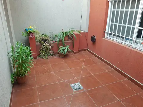 Depto Tipo Casa 4 ambientes con 2 baños