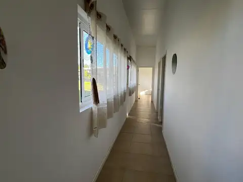 Casa 6 ambientes con 2 baños