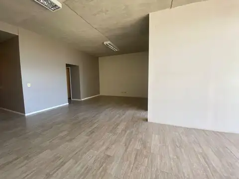 Oficina en alquiler en Paralelo 50 Pilar