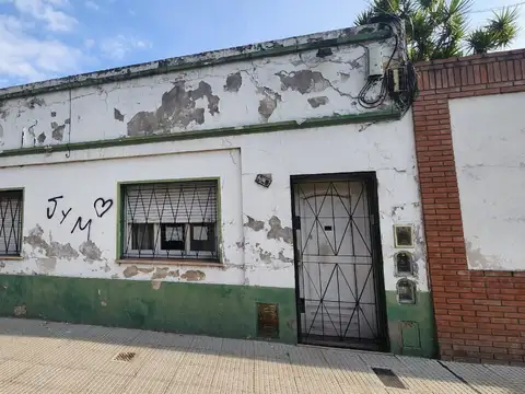 CASA EN VENTA EN POMPEYA A REFACCIONAR
