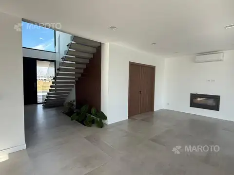 Casa en Alquiler de 4 dormitorios