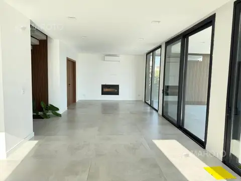Casa 10 ambientes con 5 baños
