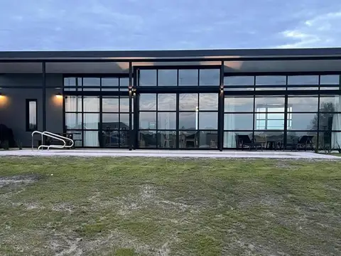 Venta excelente casa en B°Cdo Carmelo Golf