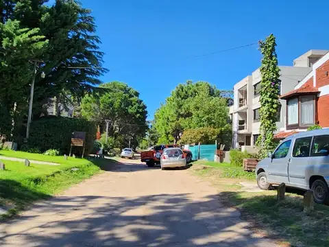 Del Besugo e/ Avenida Enrique Shaw y Avenida del Valle Fértil