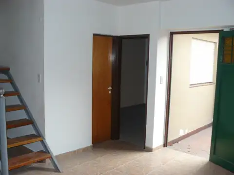 Depto Tipo Casa en Alquiler de 2 dormitorios