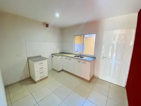 Departamento en Alquiler en Gregorio de Laferrere, $ 700.000