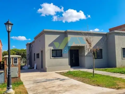 Casa en Venta en Pilar del Este - Santa Lucia, USD 180.000
