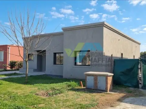 Casa en Venta en Pilar del Este - Santa Lucia, USD 180.000