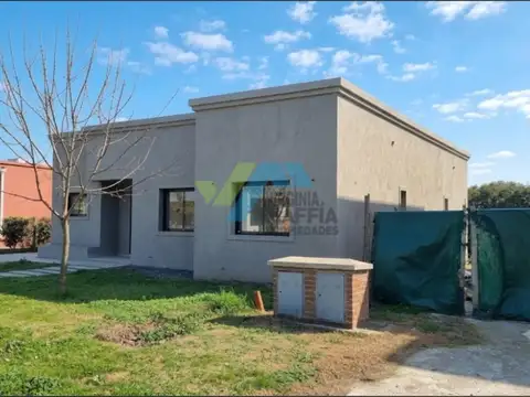 Casa Chalet  en Venta en Santa Lucia, Pilar del Este, Pilar